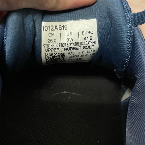 ASICS running shoe in size 9.5 - Picture 2 of 8